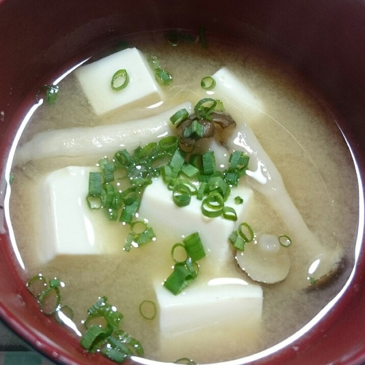 ストウブDe〜豆腐とカットしめじの味噌汁